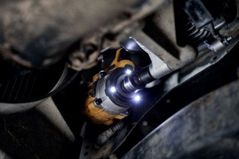 Klucz udarowy Kompaktowy zestaw 2 akumulatory + ładowarka 18V DeWalt DCF922P2T-QW
