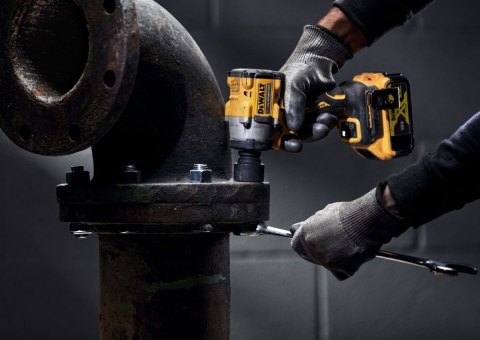 Klucz udarowy bezszczotkowy akumulatorowy lekki i poręczny Dewalt DCF921N-XJ