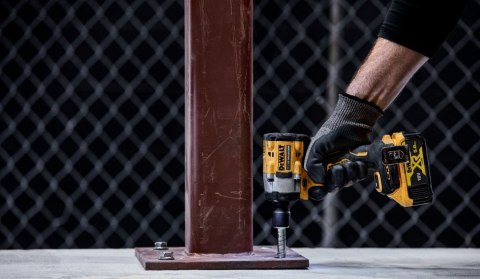 Klucz udarowy bezszczotkowy akumulatorowy lekki i poręczny Dewalt DCF921N-XJ