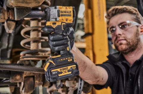 Klucz udarowy bezszczotkowy akumulatorowy lekki i poręczny Dewalt DCF921N-XJ