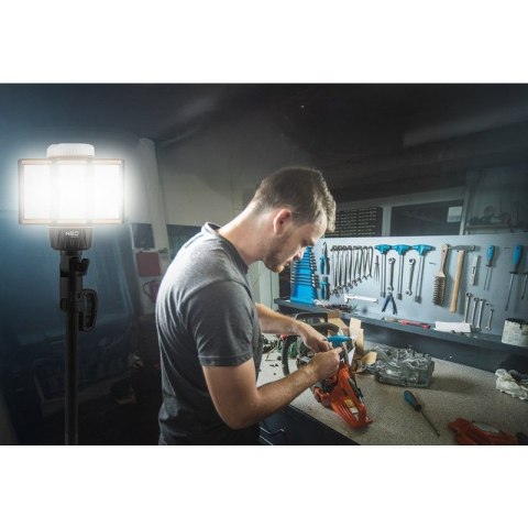 Lampa akumulatorowa na standzie 5000lm + ładowarka ze statywem NEO TOOLS 99-121
