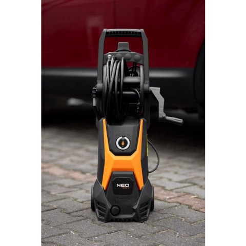 Myjka ciśnieniowa ze zwijaczem na wąż pianownicą szczotką 135 Bar 1600W NEO TOOLS