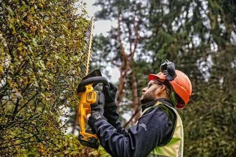 NOŻYCE AKUMULATOROWE DO ŻYWOPŁOTU 55CM 18V XR 1*5.0 AH DCMHT563P1-QW DEWALT