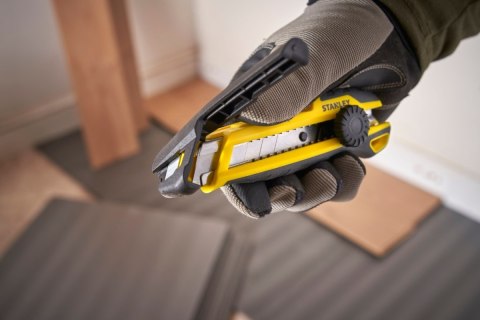 NOŻYK NÓŻ 18mm Z SYSTEMEM ODŁAMYWANIA KÓŁKO BLOKUJĄCE STANLEY STHT10500-0