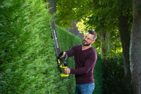 Nożyce do żywopłotu 55cm i podkaszarka 30cm 18V ONE+ w zestawie z akumulatorem 2.0Ah i ładowarką RY18LT18HTA-120 Nożyce do żywopłotu 55cm i podkaszarka 30cm 18V ONE+ w zestawie z akumulatorem 2.0Ah i ładowarką RY18LT18HTA-120