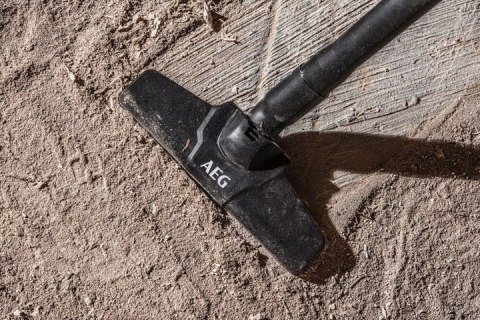 ODKURZACZ AEG AKUMULATOROWY Urządzenie do odsysania kurzu Mocna siła18 V BHSS18C-0 ODKURZACZ AEG AKUMULATOROWY Urządzenie do odsysania kurzu Mocna siła18 V BHSS18C-0