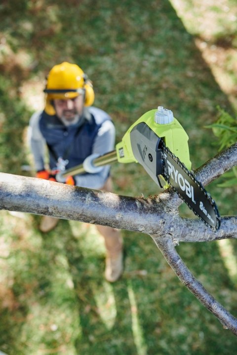RYOBI AKUMULATOROWA PILARKA ONE+ 18V DO GAŁĘZI Z PROWADNICĄ 200MM
