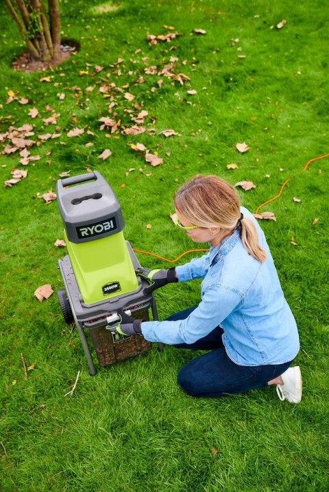 Rozdrabniacz do gałęzi Rozdrabniarka Elektryczna Udarowa Ryobi RSH2545B Rozdrabniacz do gałęzi Rozdrabniarka Elektryczna Udarowa Ryobi RSH2545B