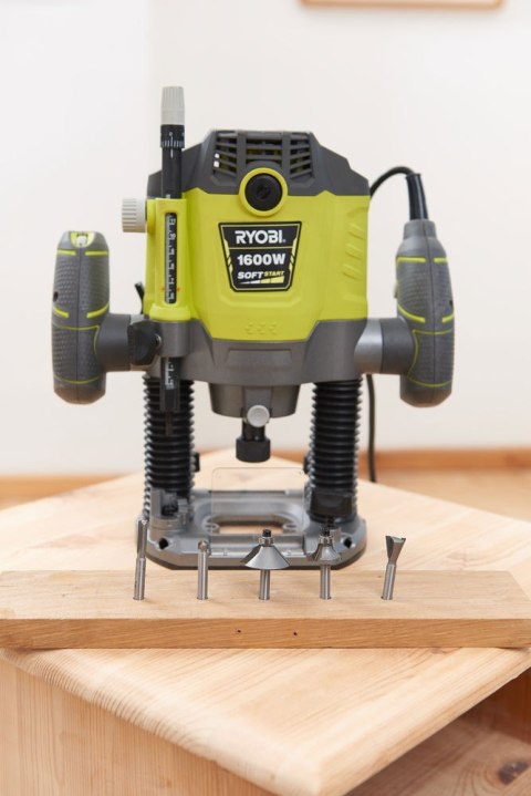 FREZARKA GÓRNOWRZECIONOWA RRT1600-K 1600W RYOBI FREZARKA GÓRNOWRZECIONOWA RRT1600-K 1600W RYOBI