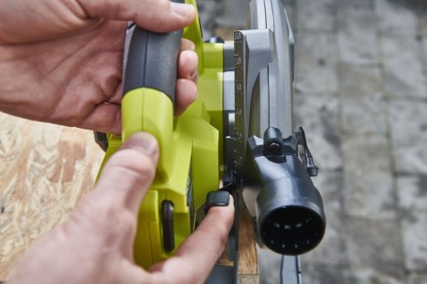 Bezszczotkowa pilarka tarczowa 18V, wersja bez akumulatora i ładowarki RYOBI RCS18BL-0 Bezszczotkowa pilarka tarczowa 18V, wersja bez akumulatora i ładowarki RYOBI RCS18BL-0