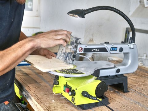 PILARKA DO CIĘCI WYRZYNARKA PIŁA WŁOSOWA RYOBI STOŁOWA REGULACJA 125W RSW1240G