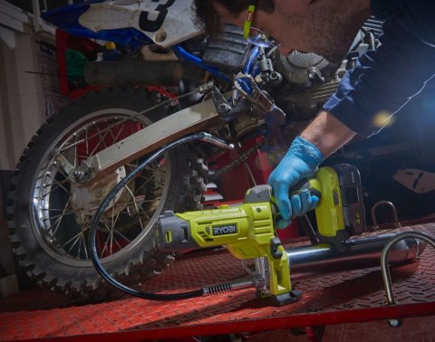 Smarownica akumulatorowa do samrowania pojazdów i maszyn 18 V RYOBI R18GG-0 Smarownica akumulatorowa do samrowania pojazdów i maszyn 18 V RYOBI R18GG-0