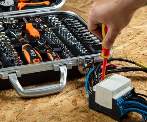 ZESTAW WALIZKA NARZĘDZI DLA ELEKTRYKA 108 EL. NEO TOOLS 01-310-1