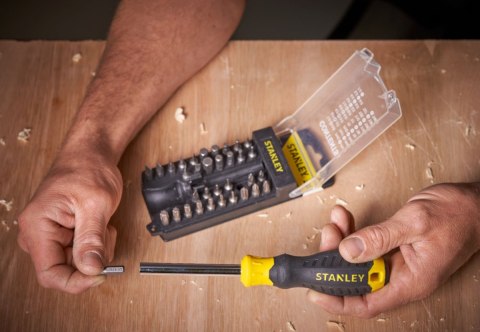 STANLEY WKRĘTAK ŚRUBOKRĘT + BITY 33szt MULTIBIT w kasetce FATMAX STHT0-70885 STANLEY WKRĘTAK ŚRUBOKRĘT + BITY 33szt MULTIBIT w kasetce FATMAX STHT0-70885
