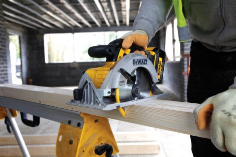 DCS391N-XJ Akumulatorowa pilarka tarczowa 165mm, 18V Li-lon DeWalt DCS391N-XJ Akumulatorowa pilarka tarczowa 165mm, 18V Li-lon DeWalt