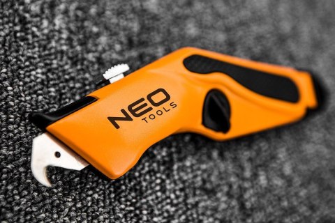 63-701 NÓŻ Z OSTRZEM TRAPEZOWYM CHOWANYM METALOWY KORPUS NEO TOOLS
