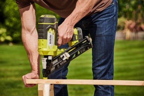 R15GN18-0 Gwoździarka akumulatorowa One+ 18 V 15-50 mm Ryobi R15GN18-0 Gwoździarka akumulatorowa One+ 18 V 15-50 mm Ryobi