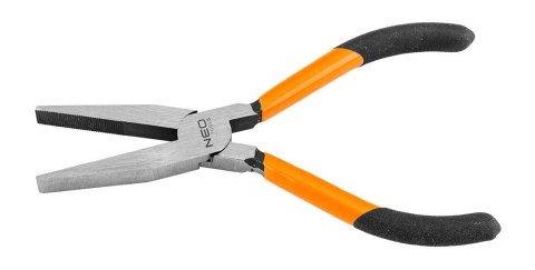 Szczypce płaskie 160 mm 01-279