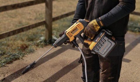Myjka ciśnieniowa kompaktowa akumulatorowa 1000 PSI do szybkiego mycia auta i tarasu DEWALT DCMPW1000N-XJ
