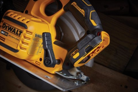Pilarka Tarczowa 190mm 18V XR Wersja Solo + Walizka TSTAK Do Cięcia Drewna i Metalu DEWALT DCS573NT