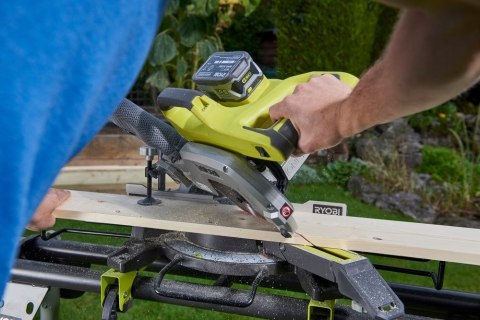 UKOŚNICA Z POSUWEM AKUMULATOROWA 18V ONE + TARCZA 216mm R18MS216-0 RYOBI