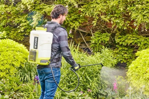Opryskiwacz akumulatorowy plecakowy Ryobi 15 l ONE+ 18V RYOBI RY18BPSB-0