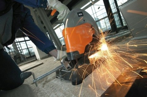 Przecinarka do metalu 2300 W z blokadą wrzeciona powertools SMT355 AEG