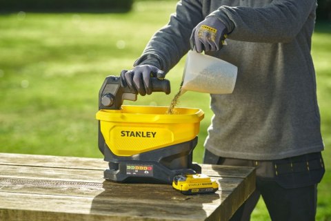 Siewnik rozsiewacz akumulatorowy do trawy nawozu STANLEY STCOE300B V20 18V