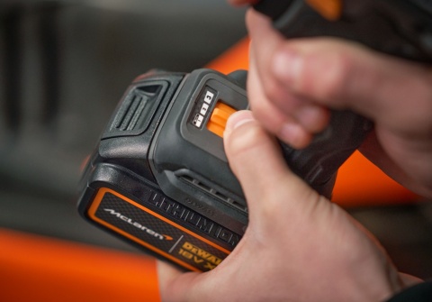 ZAKRĘTARKA UDAROWA 205Nm 18V MCLAREN F1 2 x 5AH LIMITOWANA DEWALT DCF85MP2T-QW
