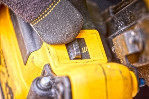 Gwoździarka akumulatorowa szkieletowa DeWALT DCN930N XJ 18V 50 do 90 mm bezszczotkowa wersja bez akumulatora i ładowarki