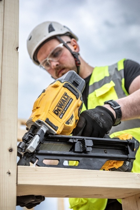 Gwoździarka akumulatorowa szkieletowa DeWALT DCN930N XJ 18V 50 do 90 mm bezszczotkowa wersja bez akumulatora i ładowarki
