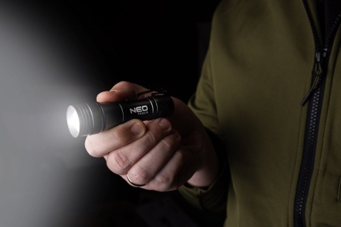 Latarka akumulatorowa LED XPE COB 220lm NEO TOOLS 99-129 kieszonkowa USB C z klipsem aluminiowa dla mechaników i turystów